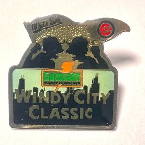 Collectible MLB Gatorade/Windy City Classic Pin. Chgo Cubs vs White Sox 1989 #15